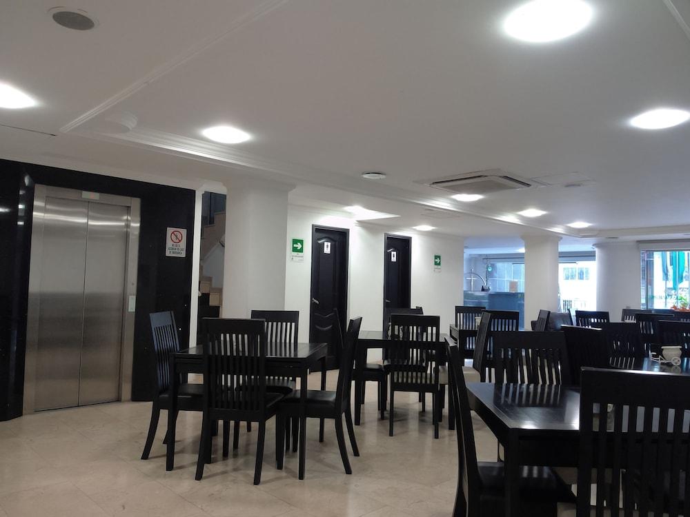 Hotel Calasanz Real Меделин Екстериор снимка