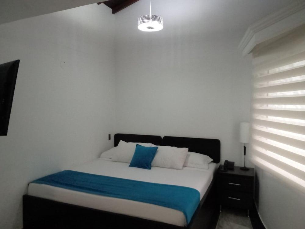 Hotel Calasanz Real Меделин Екстериор снимка