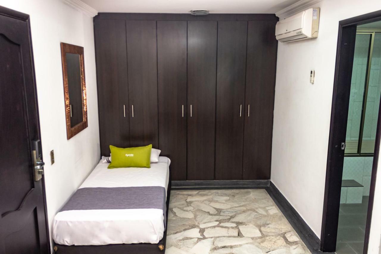 Hotel Calasanz Real Меделин Екстериор снимка